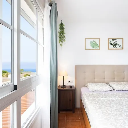 Oceanfront Rainbow Costa Adeje 14v5
